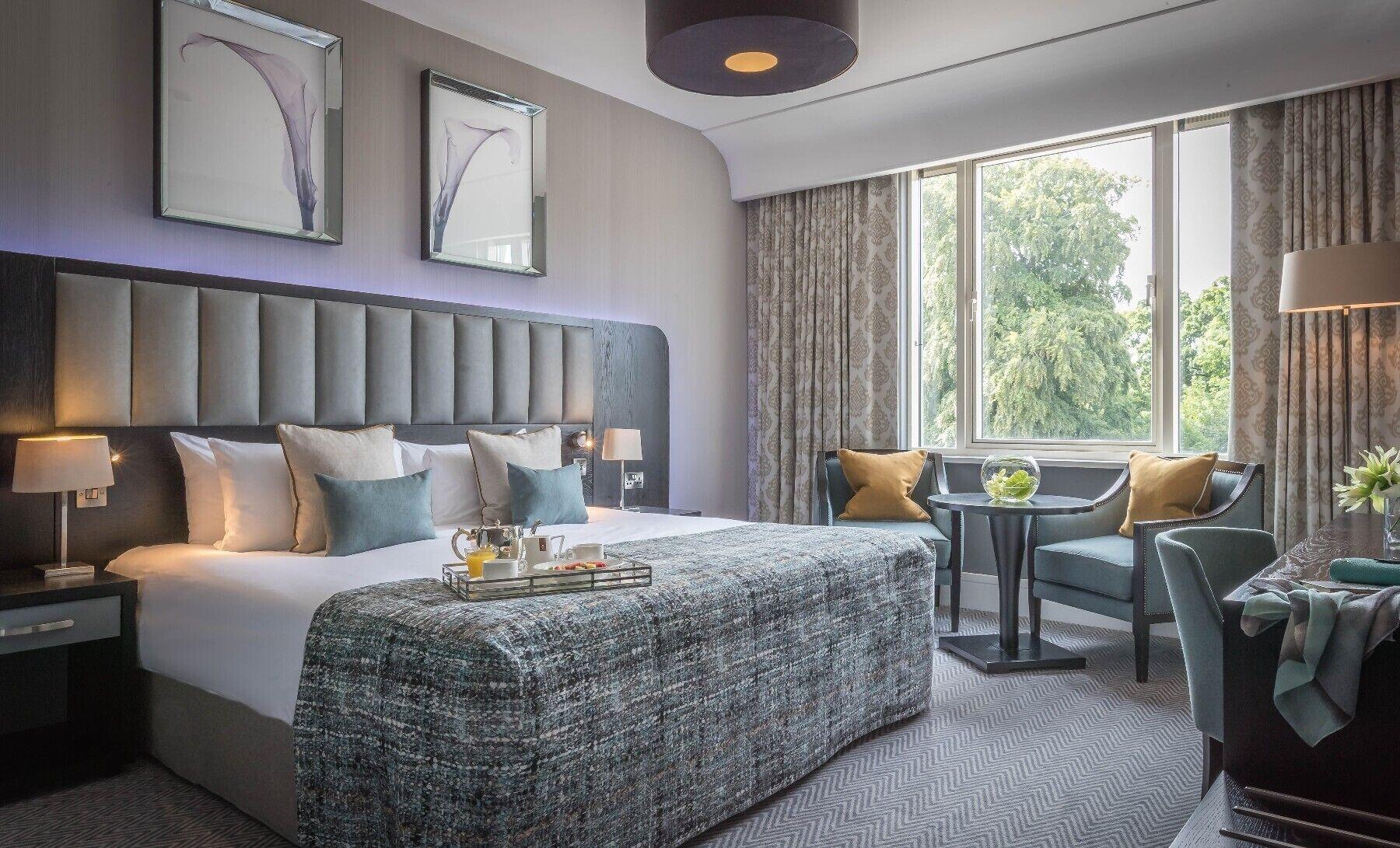 Fota Island Hotel And Spa Экстерьер фото A bedroom at The Dorchester