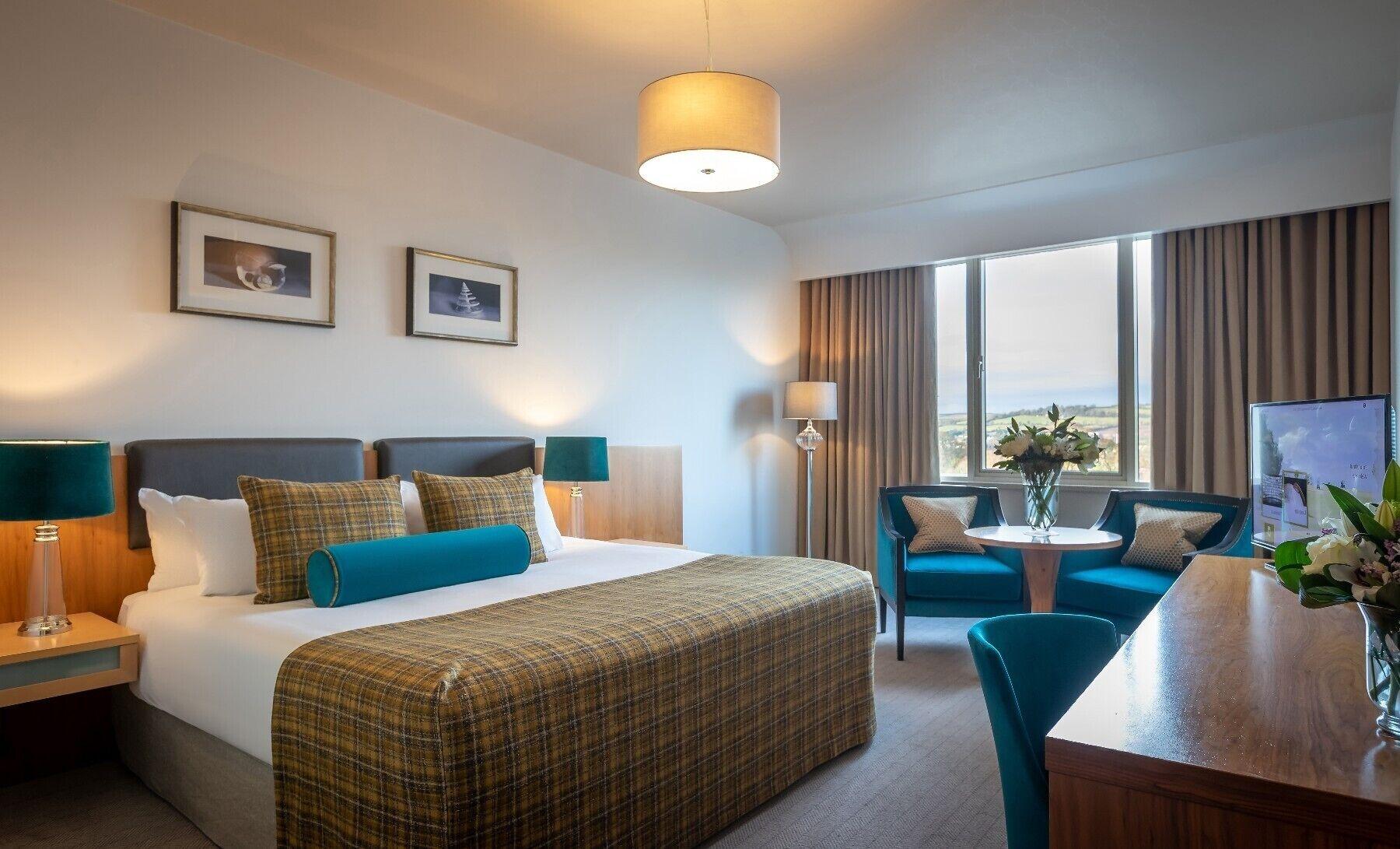 Fota Island Hotel And Spa Экстерьер фото A room at the hotel