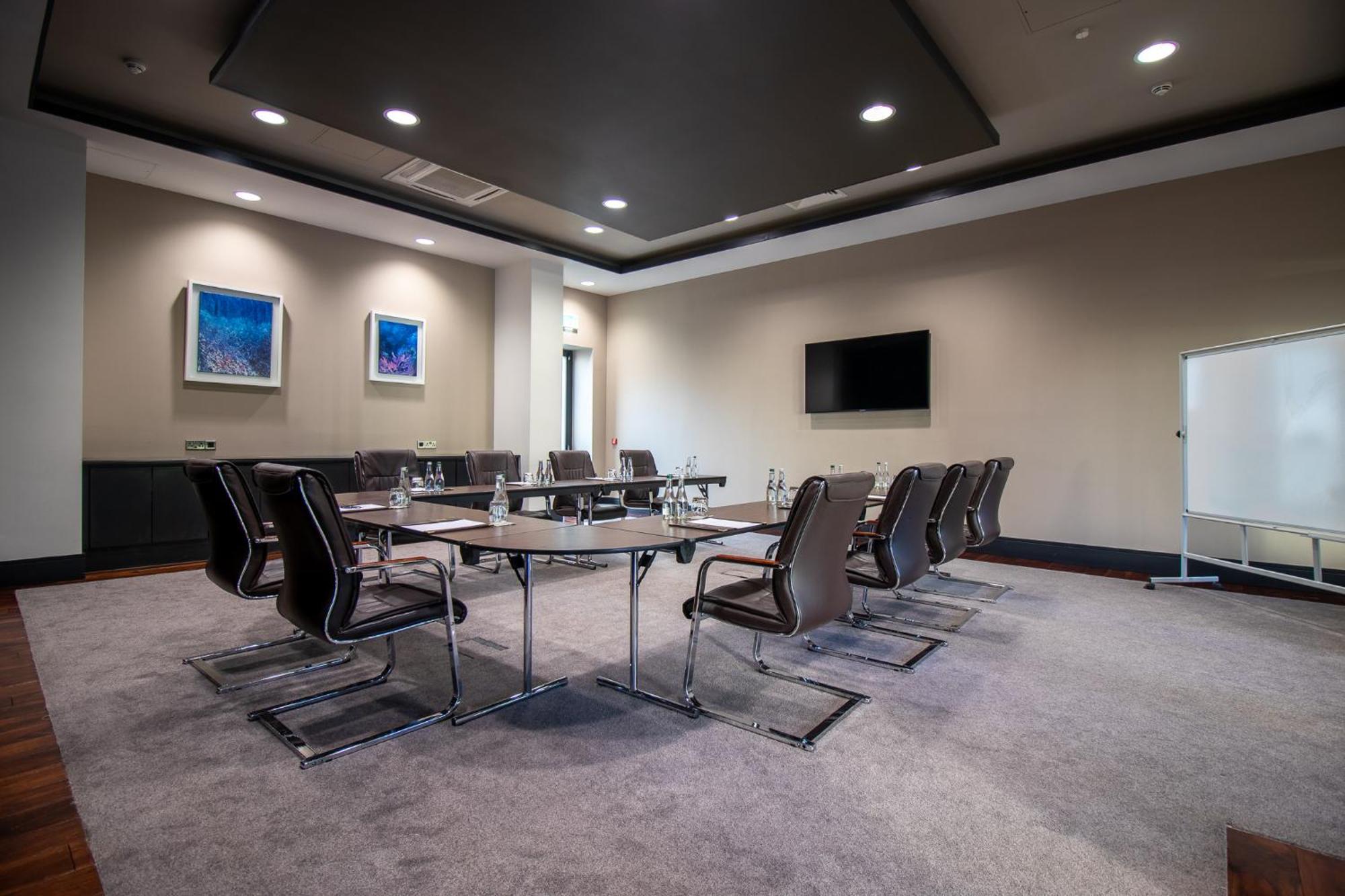 Fota Island Hotel And Spa Экстерьер фото Meeting room at the hotel