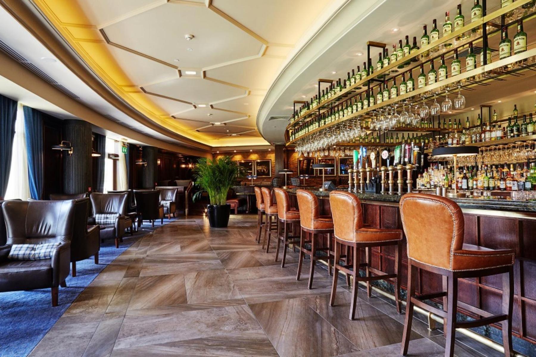 Fota Island Hotel And Spa Экстерьер фото The bar at the 1903 Lounge