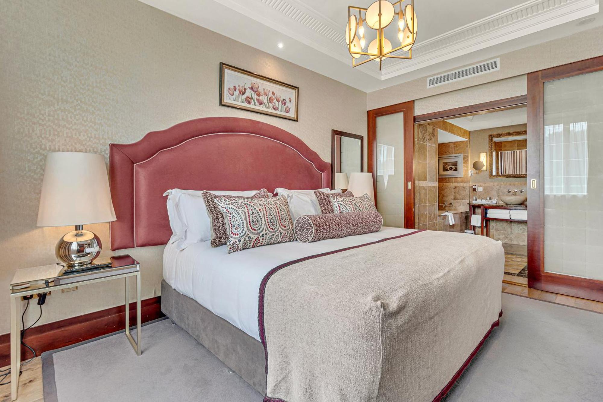 Fota Island Hotel And Spa Экстерьер фото A bedroom at the hotel