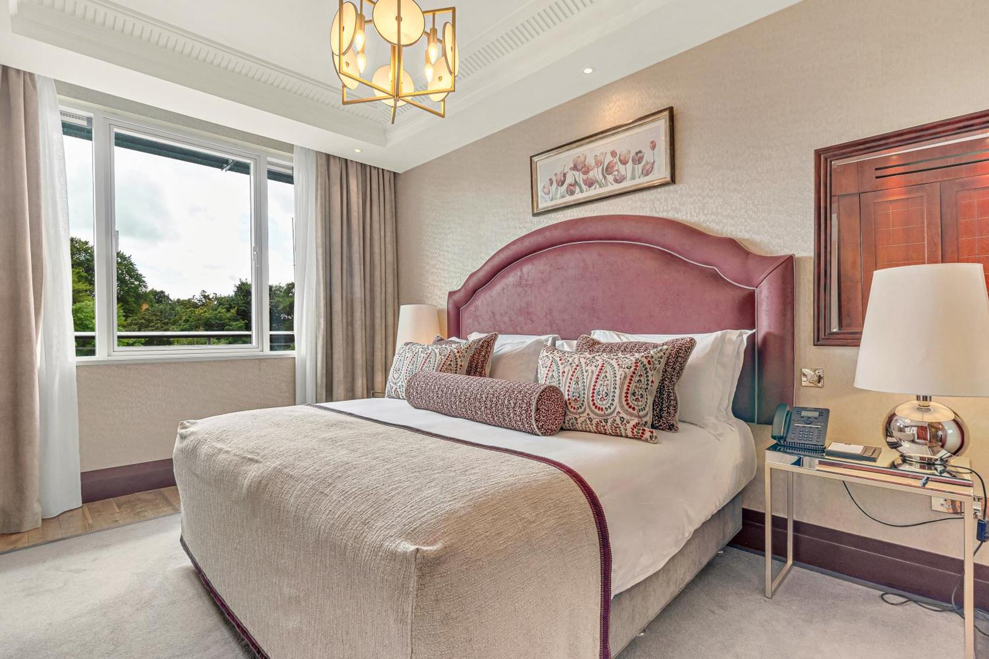Fota Island Hotel And Spa Экстерьер фото A bedroom at The Park