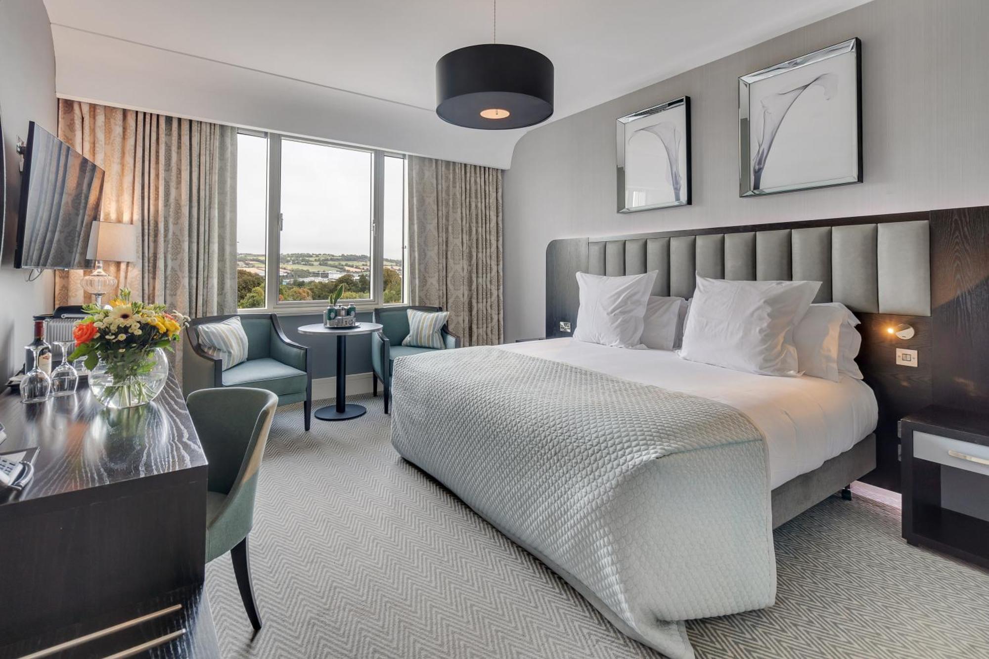 Fota Island Hotel And Spa Экстерьер фото A room at the hotel
