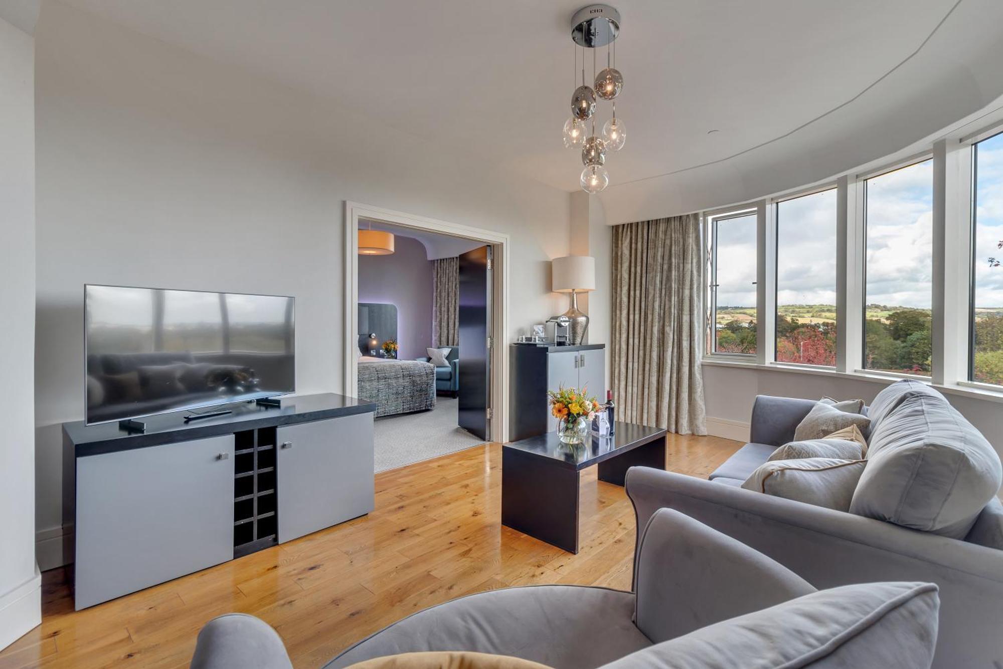 Fota Island Hotel And Spa Экстерьер фото A living room in a serviced apartment in London