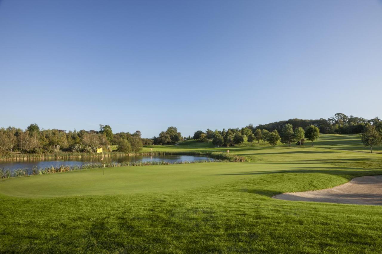 Fota Island Hotel And Spa Экстерьер фото The 18th hole at the 2007 Open de France